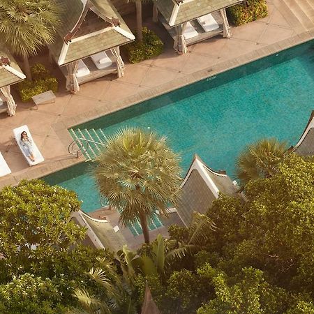 The Peninsula Bangkok Hotel Exterior foto The swimming pool at the hotel